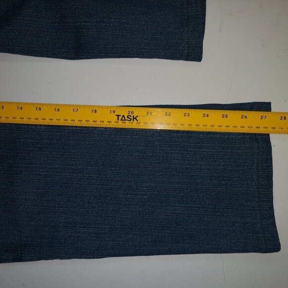 L.L. Bean Ladies Size 16 Classic Fit Straight Leg Medium Wash  Blue Jeans - Picture 9 of 9